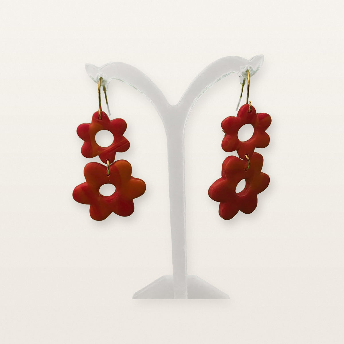 Piros dupla virág karikán – kézzel készült fülbevaló